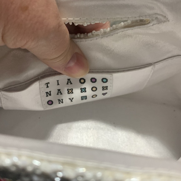 Tiana NY under the sea beautifully beaded clutch. - Picture 5 of 5